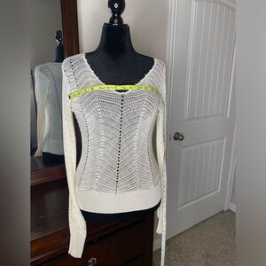 Cache crochet top